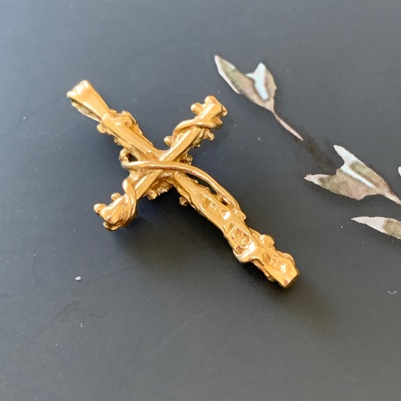 One of a kind🙏🏽Gold cross ✝️SC marking on back✝️ - Picture 2 of 6